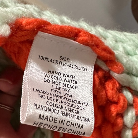 Listicle Chunky Knit Striped Multicolor Sweater Sz Large
Never worn - Picture 4 of 5